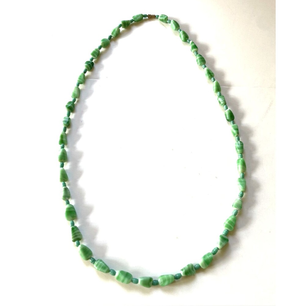 Vintage Green Glass Bead Necklace Swirled - Picture 4 of 9